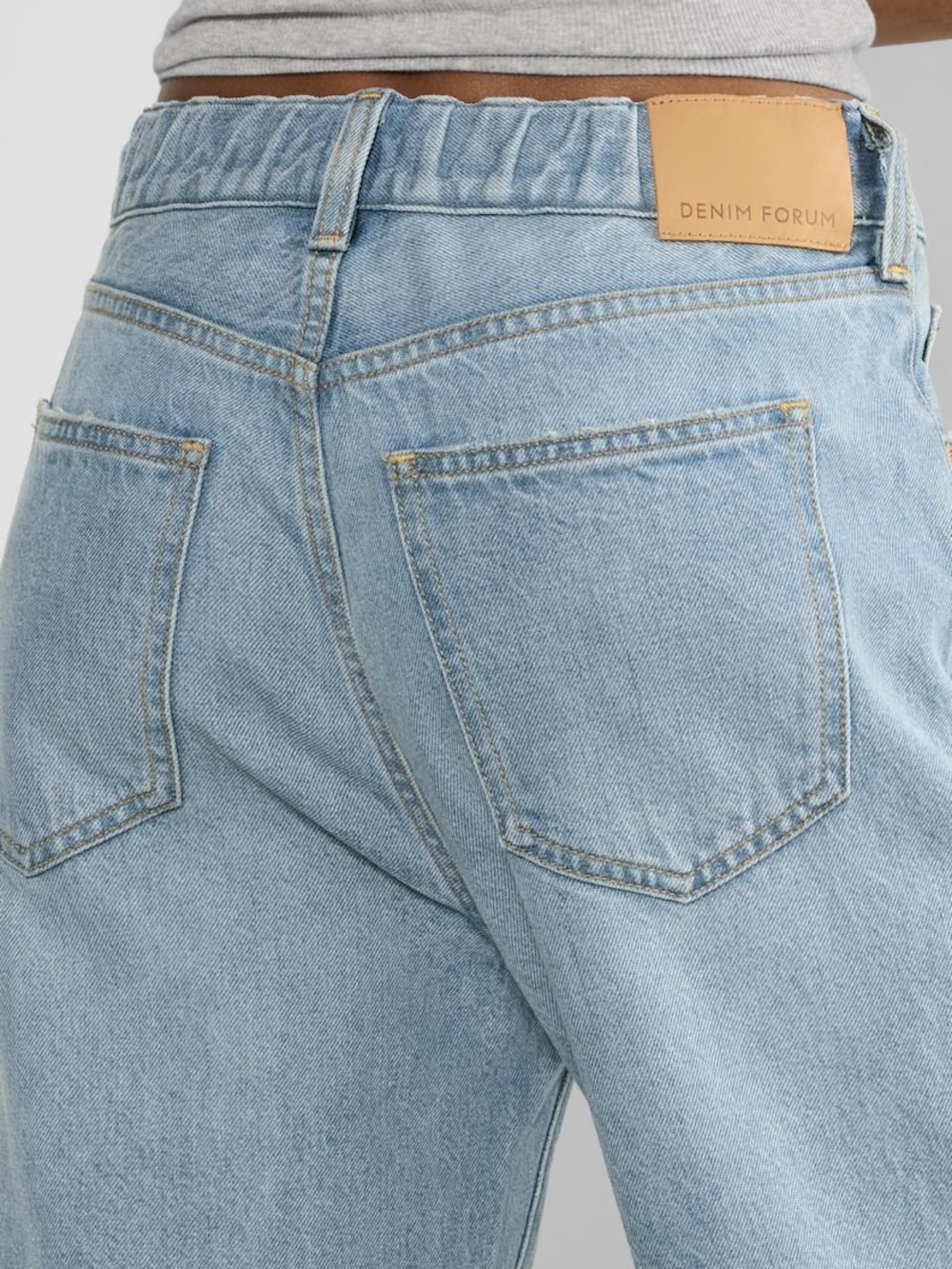 Denim Forum The '90s So-Soft Lo-Rise Baggy Jean - Picture 4 of 7